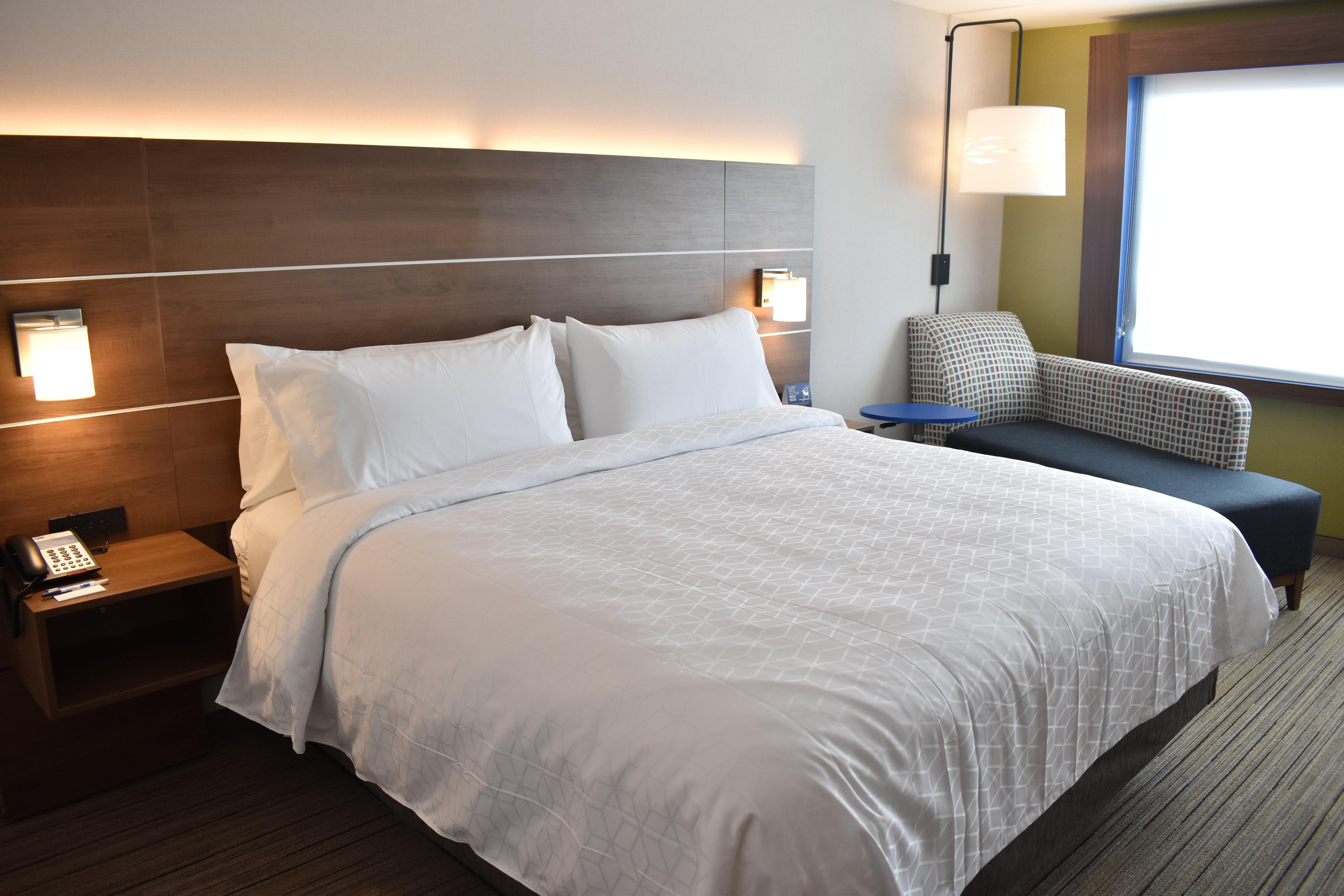 Holiday Inn Express & Suites - Boston South - Randolph By Ihg Ngoại thất bức ảnh