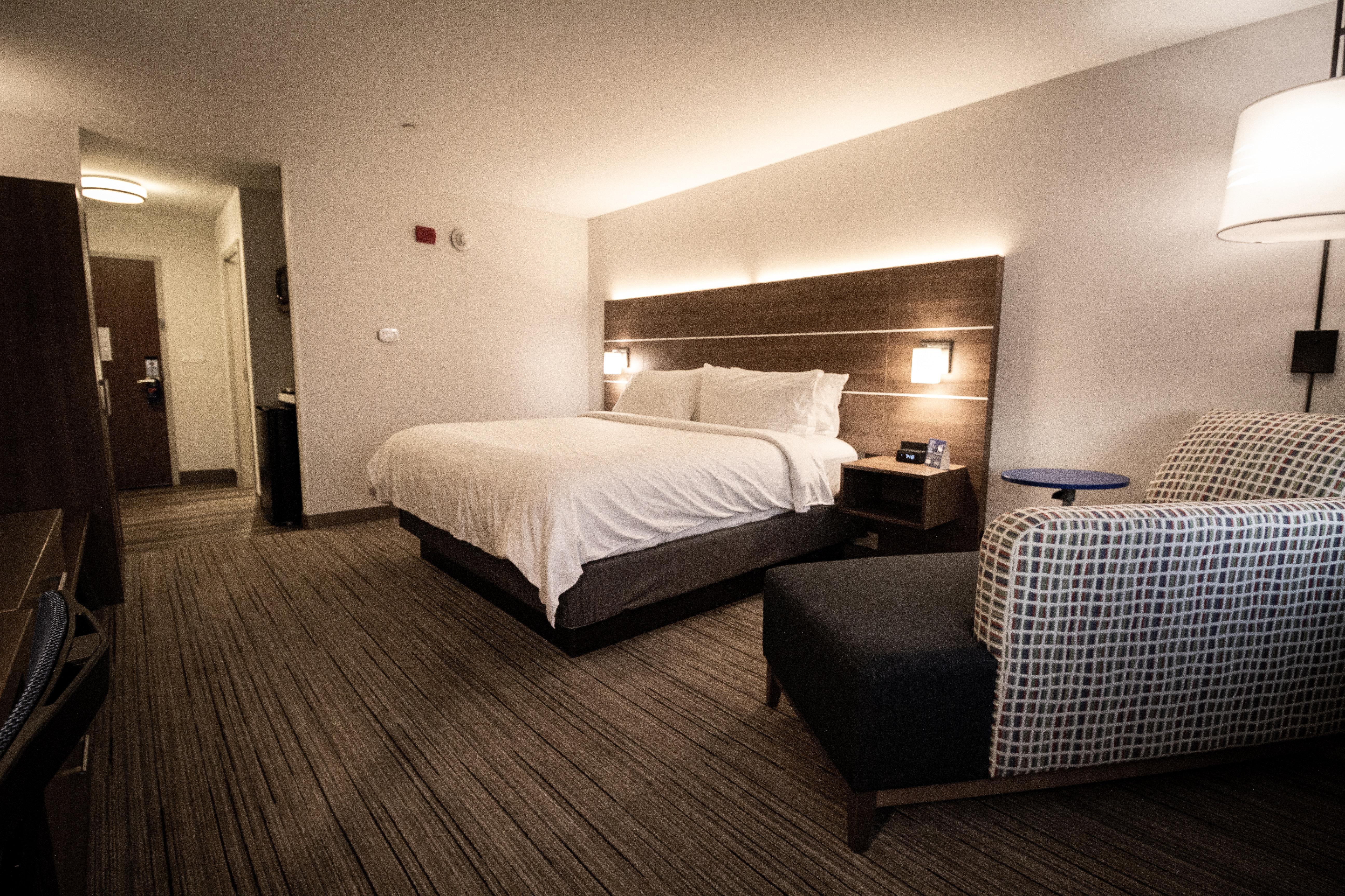 Holiday Inn Express & Suites - Boston South - Randolph By Ihg Ngoại thất bức ảnh