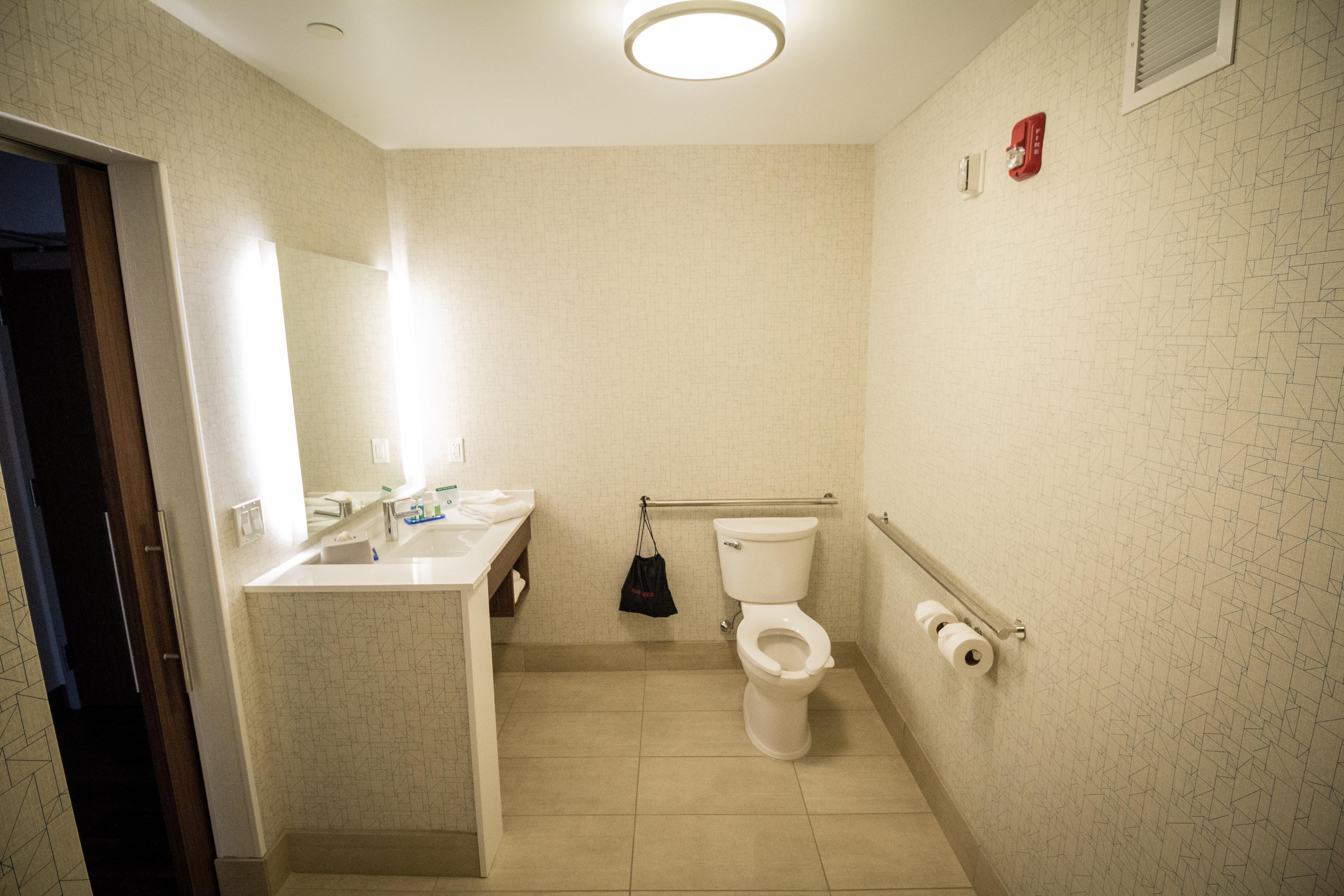 Holiday Inn Express & Suites - Boston South - Randolph By Ihg Ngoại thất bức ảnh