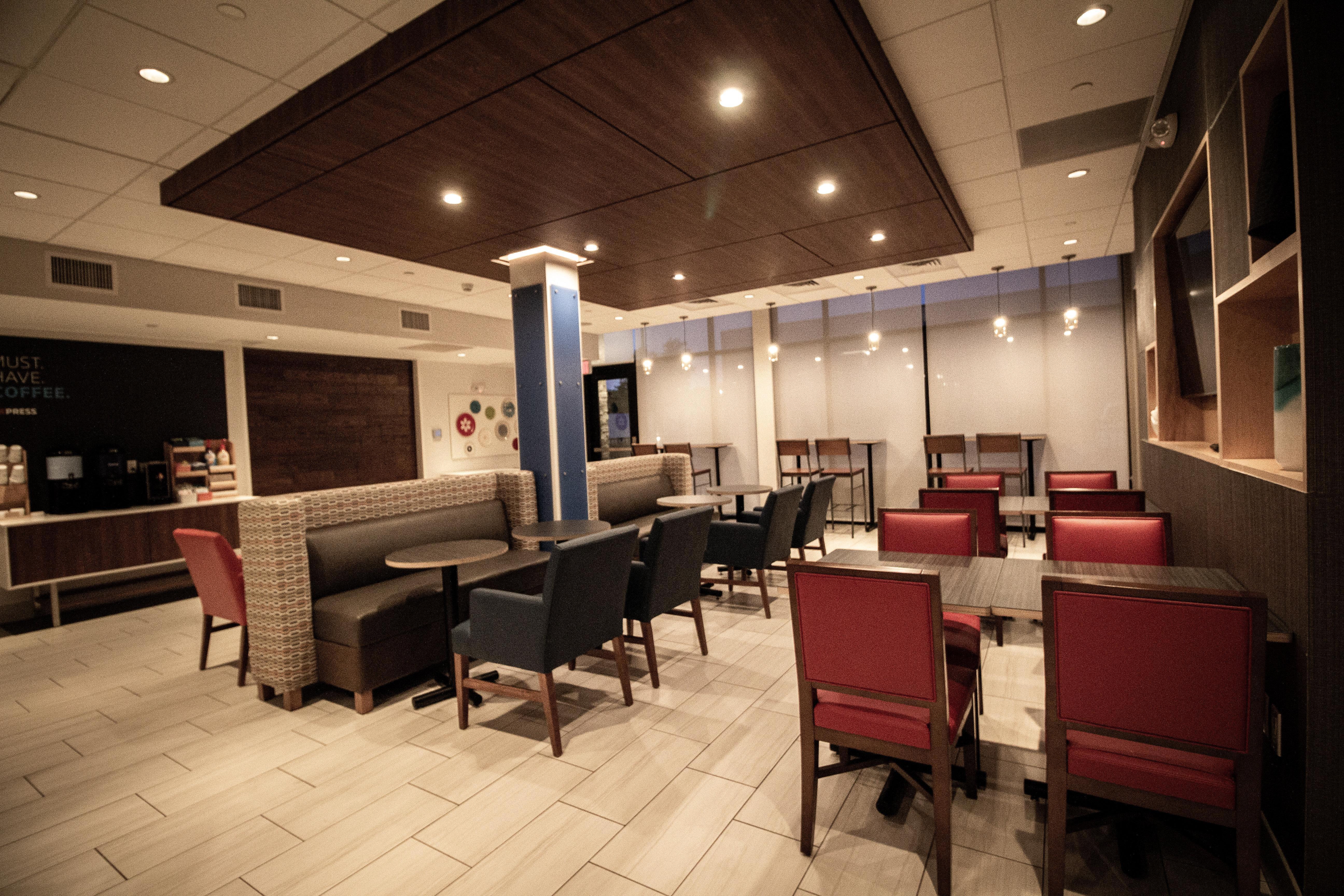 Holiday Inn Express & Suites - Boston South - Randolph By Ihg Ngoại thất bức ảnh