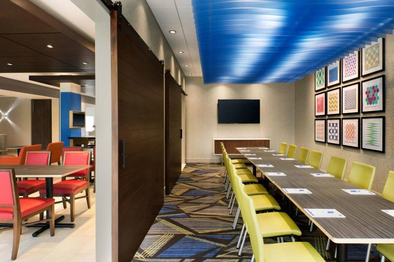 Holiday Inn Express & Suites - Boston South - Randolph By Ihg Ngoại thất bức ảnh