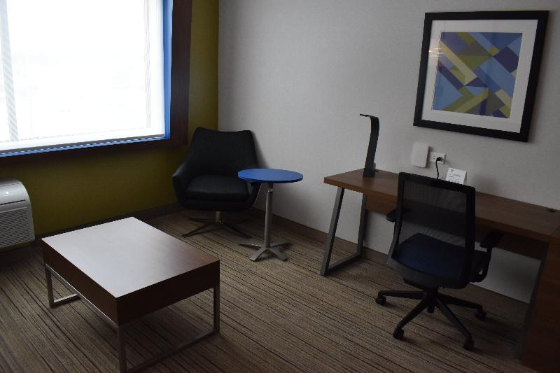 Holiday Inn Express & Suites - Boston South - Randolph By Ihg Ngoại thất bức ảnh