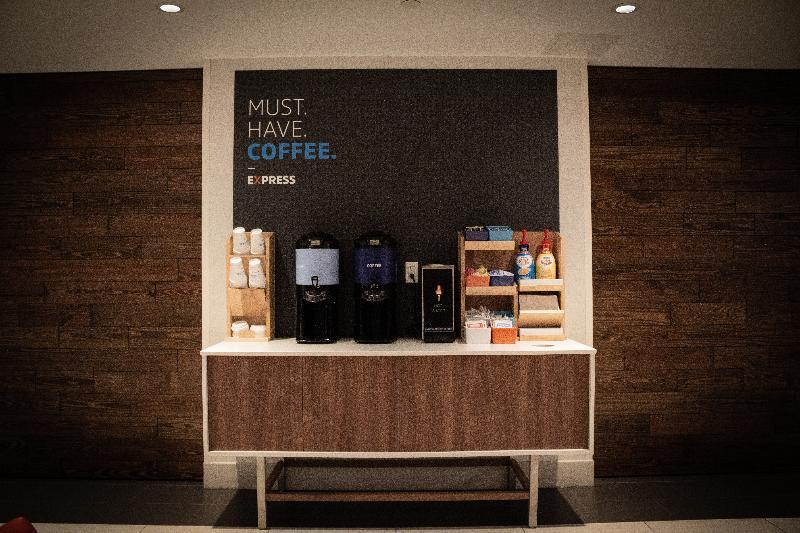 Holiday Inn Express & Suites - Boston South - Randolph By Ihg Ngoại thất bức ảnh